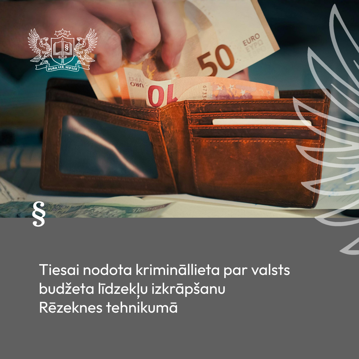 Attēlā redzamas naudas maks, kurā tiek ievietotas eiro naudas zīmes. Attēla avots: Canva