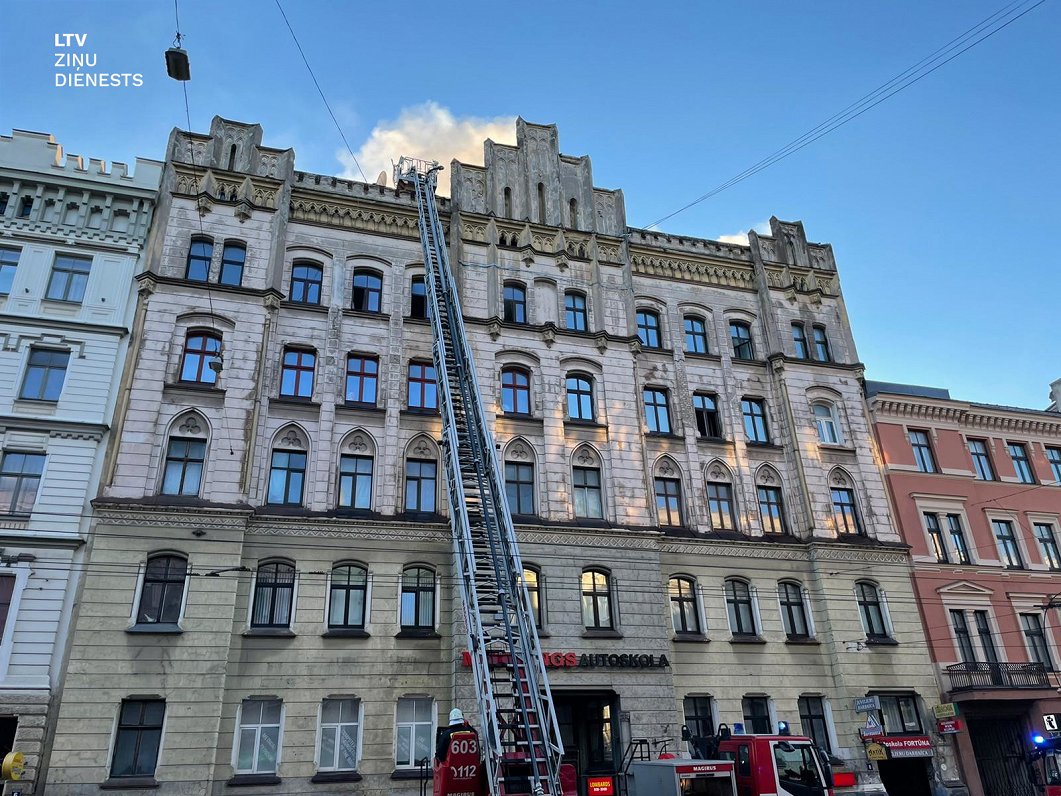 Attēls: Prokuratūra saukusi pie kriminālatbildības divas personas saistībā ar ugunsgrēku Rīgā, Merķeļa ielā, kurā bojā gāja 9 cilvēki