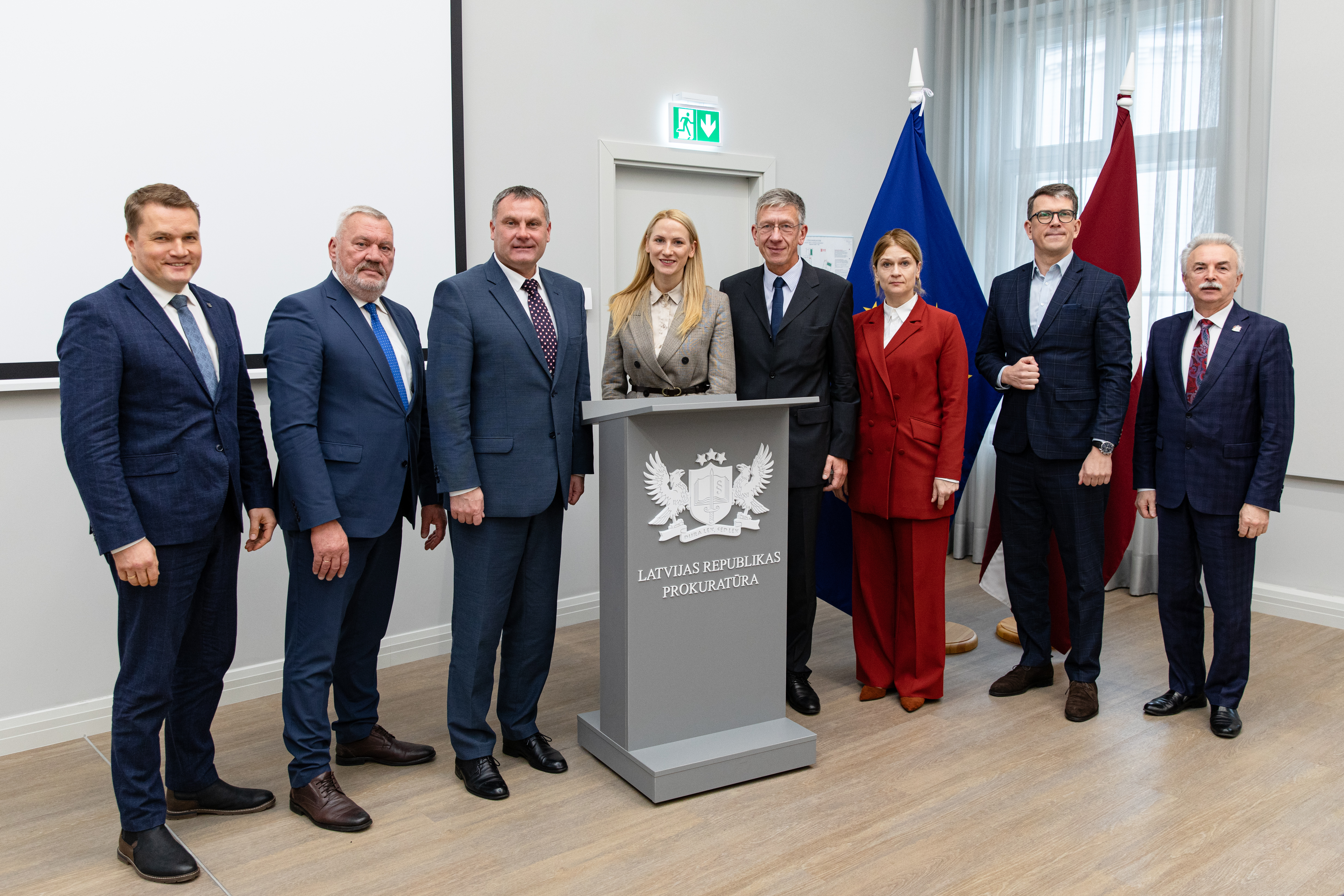 Saeimas Juridiskā komisija izbraukuma sēdi aizvada prokuratūrā