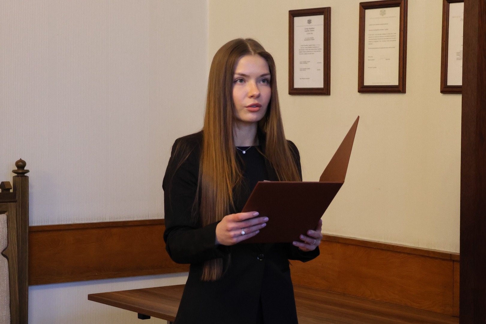 Prokurora zvērestu nodod Linda Vitnija Vētra