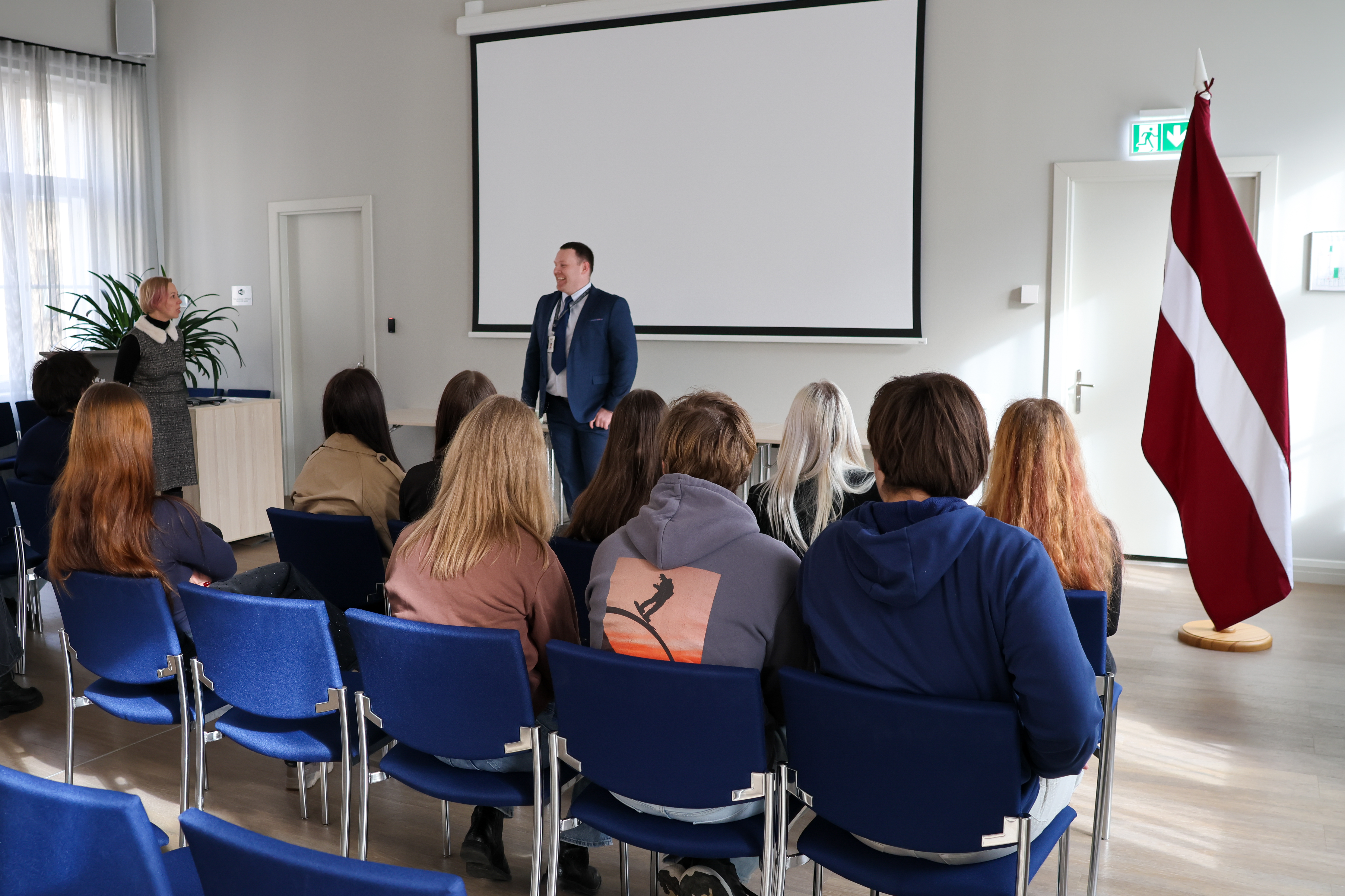 Prokuratūrā viesojas skolēni no Tukuma 2. vidusskolas