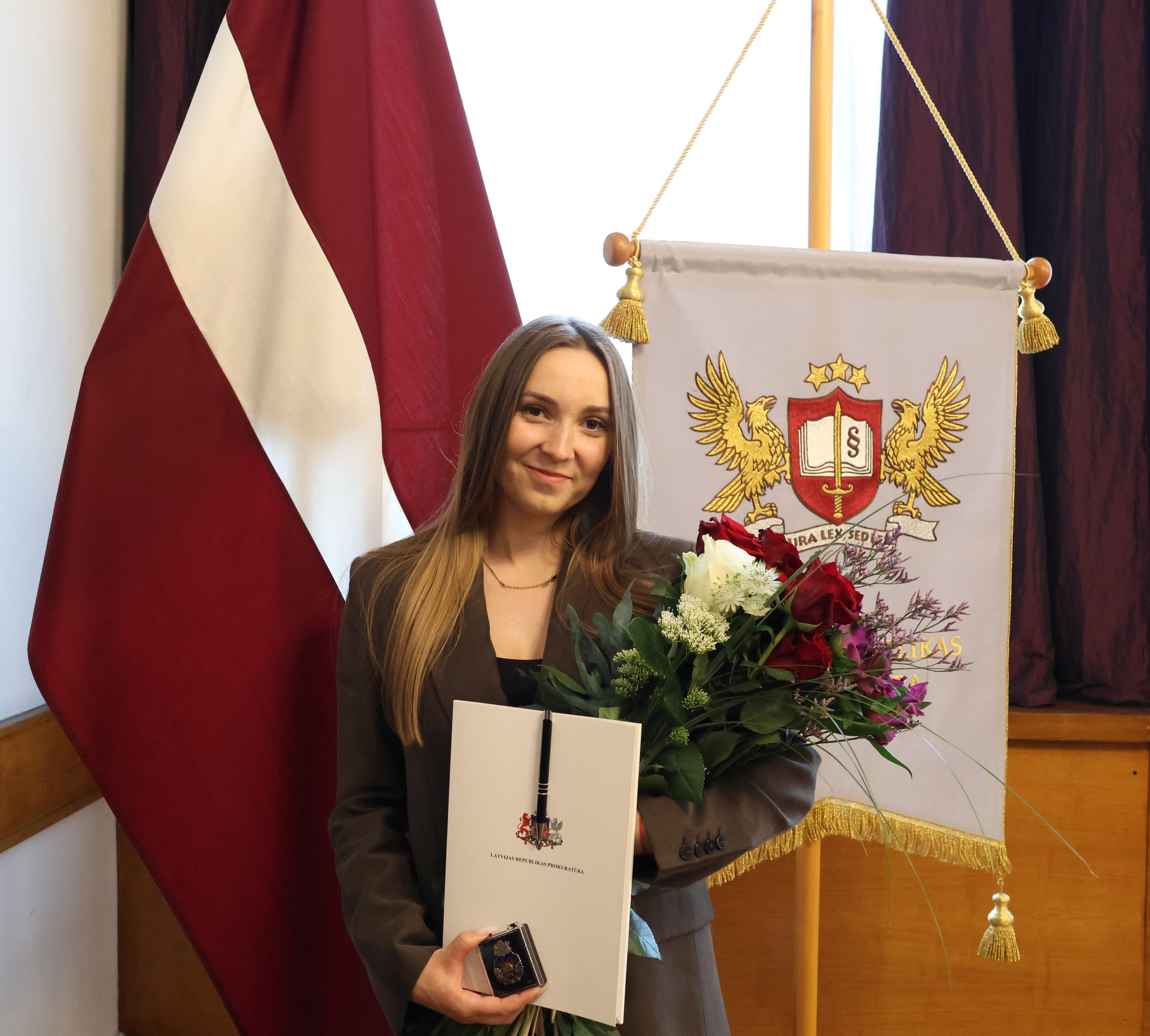Prokurora zvērestu nodod Linda Luste 