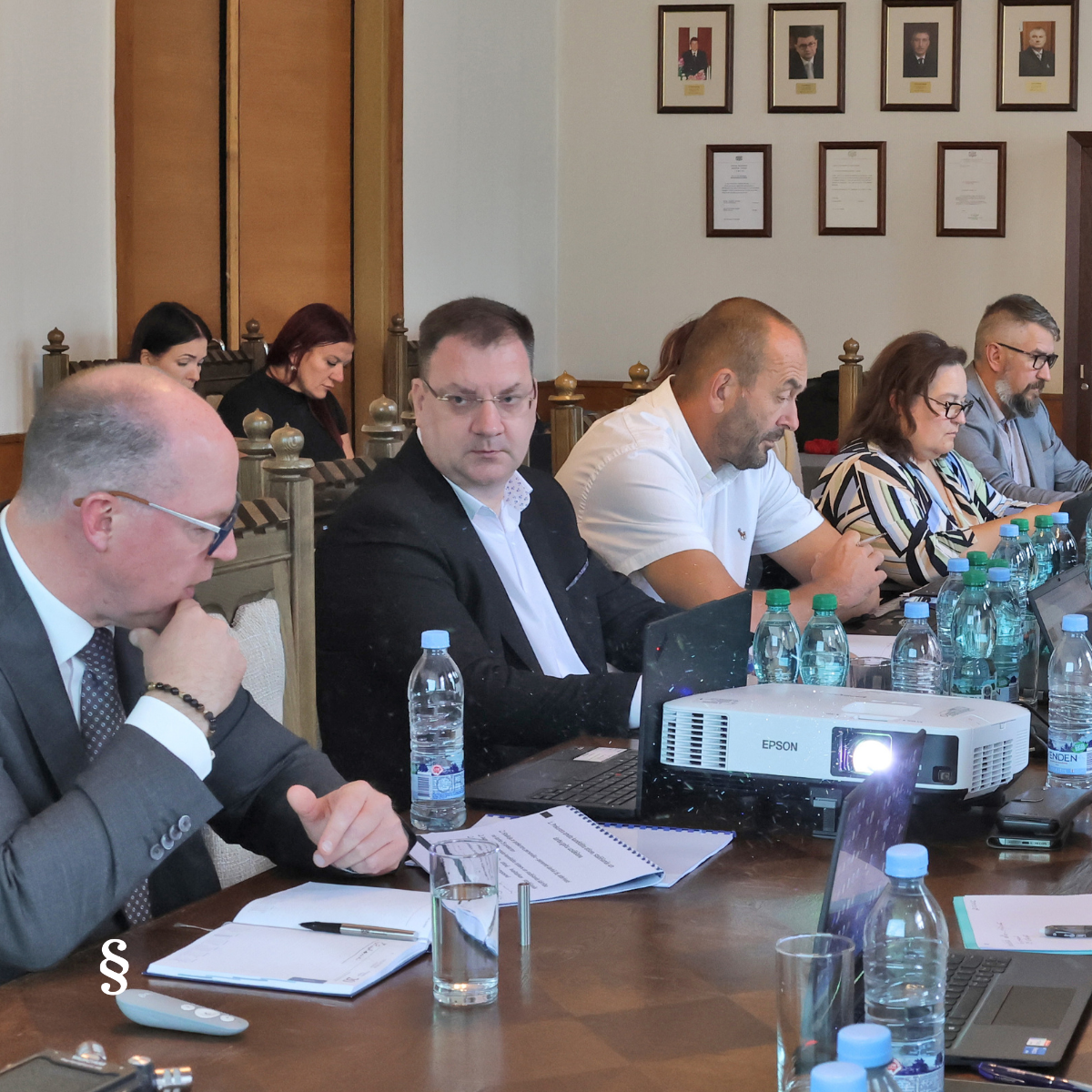 Attēlā redzama Ģenerālprokurora padomes sanāksme