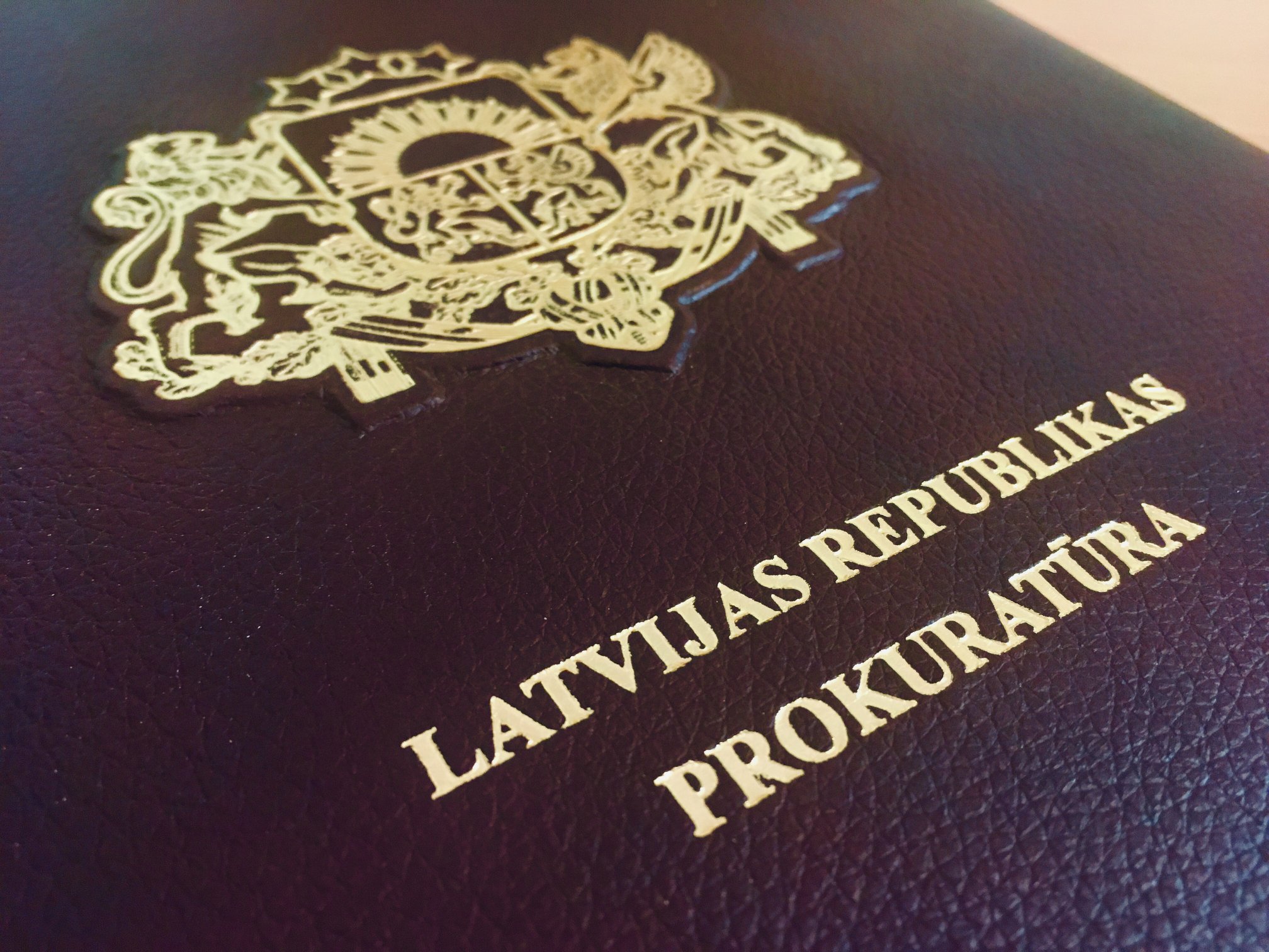 Tiesai nodota krimināllieta prokurores apsūdzībā par neizpaužamu ziņu, kas nav valsts noslēpums, izpaušanu