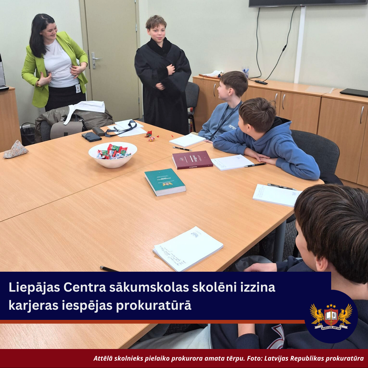Liepājas Centra sākumskolas skolēni izzina karjeras iespējas prokuratūrā